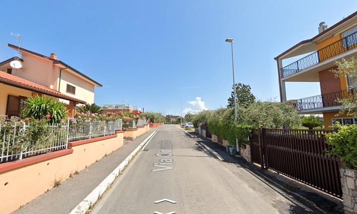 TIBURTINA-CASe ROSSE TRILOCALE CON BALCONE