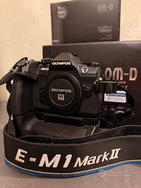 Olympus E-M1 Mark ii con HLD-9