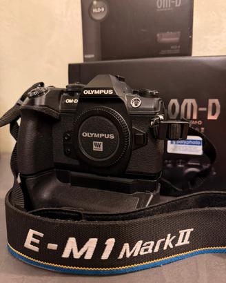 Olympus E-M1 Mark ii con HLD-9