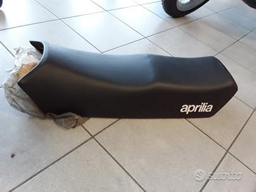 Sella Aprilia STX 125 nera codice 8129015