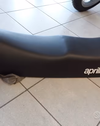 Sella Aprilia STX 125 nera codice 8129015