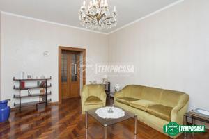 TRILOCALE IN SPLENDIDO CONTESTO D'EPOCA