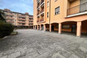 NEGOZIO A CREMA