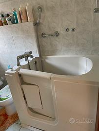 Vasca per anziani ad angolo