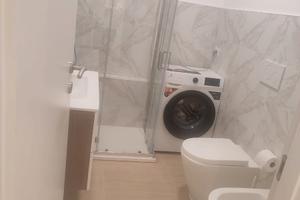 Stanza in appartamento ristrutturato a Milano