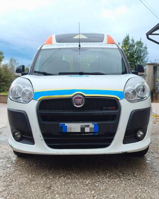 Fiat Doblò allestimento disabili con pedana 