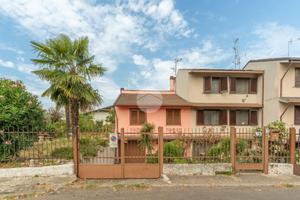 VILLA A SCHIERA A TREZZANO SUL NAVIGLIO