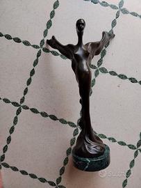 statua in bronzo