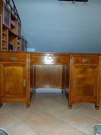 scrivania con poltrona
