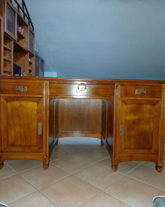 scrivania con poltrona