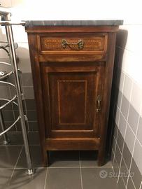 Comodino Antico in Legno Intarsiato con Piano