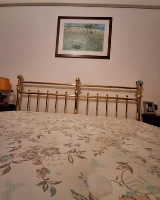 Letto matrimoniale in ottone + materasso. 