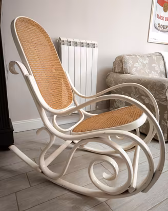 Dondolo in legno stile shabby