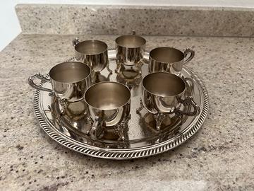 Set vintage da servizio: vassoio inciso+6 tazzine