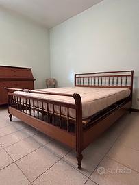 Letto matrimoniale  in legno con materasso