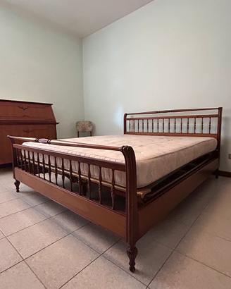 Letto matrimoniale  in legno con materasso
