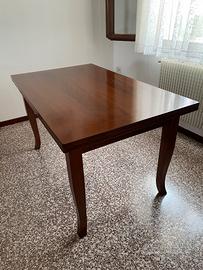 Tavolo allungabile in legno e 6 sedie abbinate