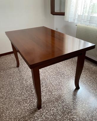 Tavolo allungabile in legno e 6 sedie abbinate