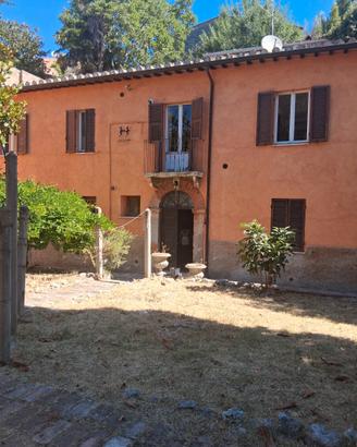 Villa in centro storico con ampio giardino