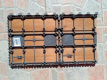 Piastrelle in legno per esterno ad incastro