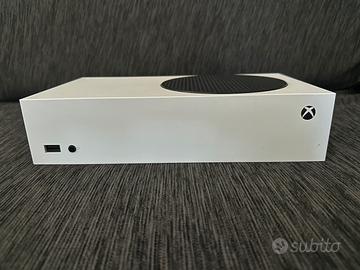 Xbox Serie S 512 Gb + 2 controller + Dock ricarica