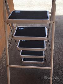 Scala pieghevole di sicurezza