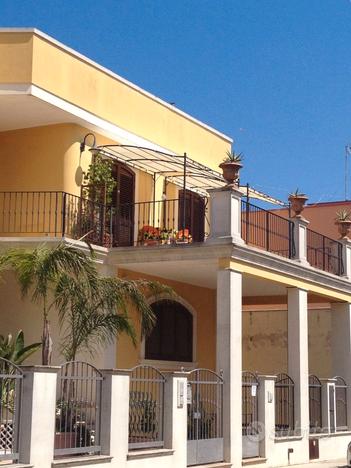 Bilocale arredato con balcone