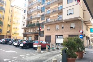 Locale comm.le - Alle spalle delle Poste Centrali