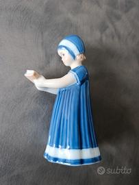 Statuina Royal Copenhagen "Elsa con libro mini" 