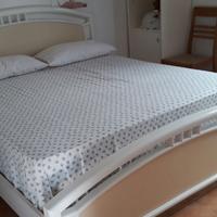 Letto matrimoniale in legno 160-200.