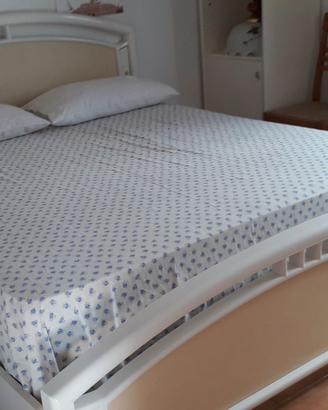 Letto matrimoniale in legno 160-200.
