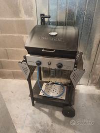 barbecue a gas con pietra refrattaria