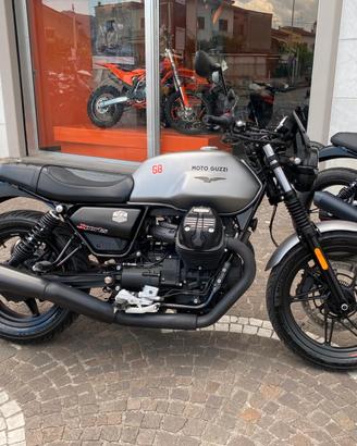 Moto Guzzi V7 Stone - 2023