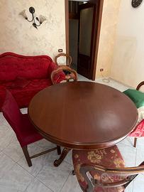 Tavolo in legno con 5 sedie