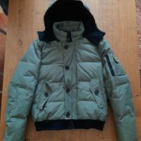 Giubbino in piumino per ragazzo.