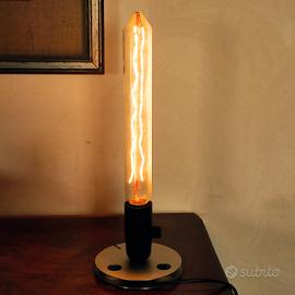 Lampada Flos modello "Lampadina" di Castiglioni