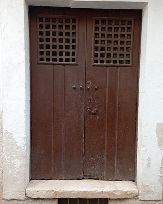 antico portone in legno 