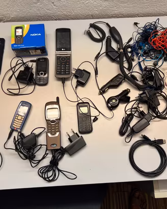 Lotto telefoni cellulari vintage Nokia Motorola Al