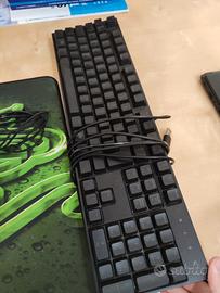 mouse tappetino Razer e tastiera coolermaster