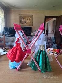 stendino appendiabiti vestiti di barbie