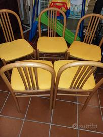 Sedie con seduta gialla in pelle