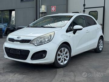 KIA RIO per ricambi usati D4FC