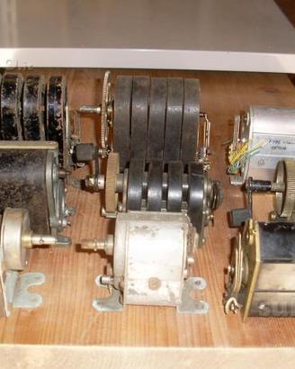 Antichi magneti per telefoni a monovella