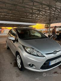 Ford Fiesta 1.2 benz e gpl  e 12 mesi assicurazion