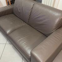 Divano grigio poltrene e sofà