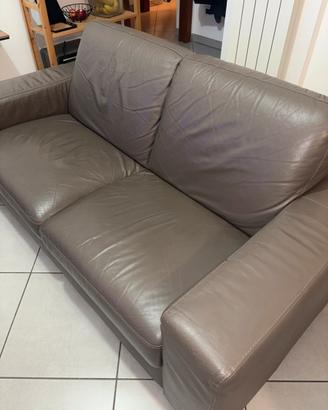 Divano grigio poltrene e sofà