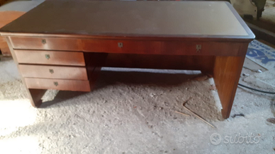 Scrivania in massello
