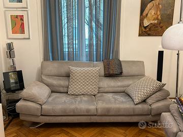 2 divani design grigi di 2.30 mt ciascuno