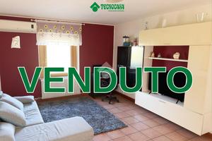 CASA SEMINDIPENDENTE A MAJANO