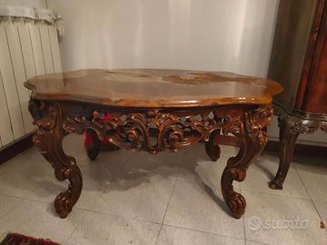 Mobili vecchi in buono stato di  conservazione